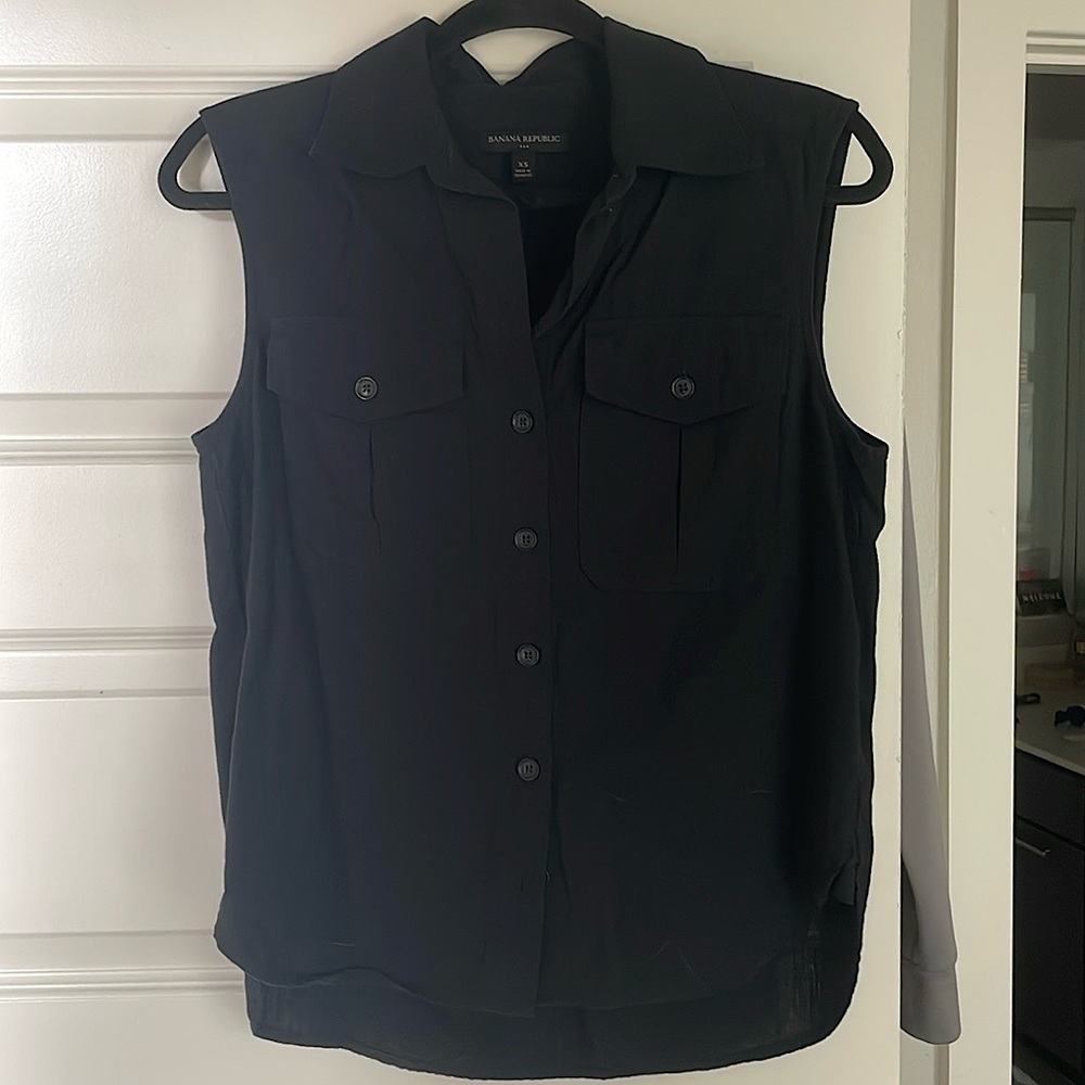 Banana Republic Sleeveless Buttondown